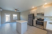 1BR, 1BA - 580 SF - Kitchen