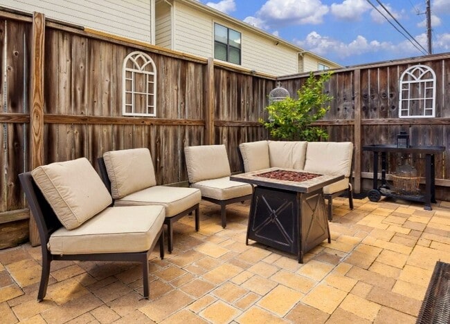 Photo - 548 Westcross St