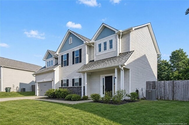 Photo - 143 Ledgebrook Ln