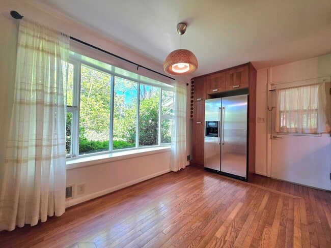 Photo - 2215 Collingwood Rd