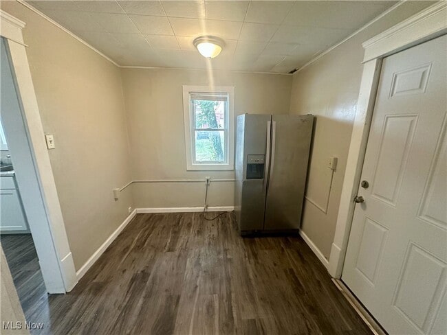 Building Photo - 555 Lumiere St