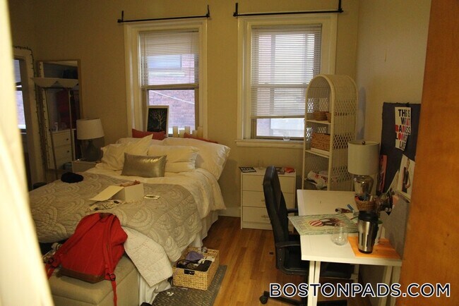 Photo - 879 Beacon St Unidad 23