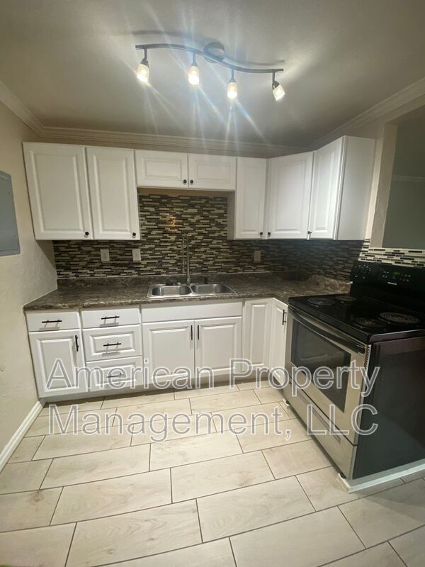 Photo - 2145 N Quaker Ave