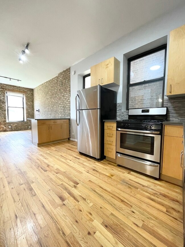 Photo - 1927 N Wolcott Ave Unit 1R