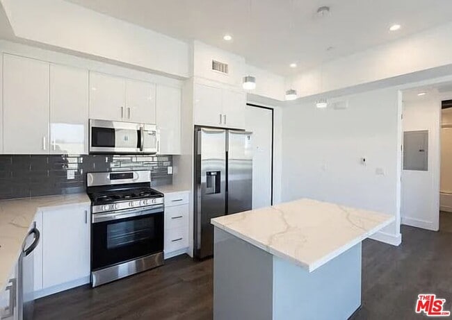 Building Photo - 5254 Denny Ave Unit 202