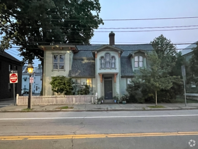 Building Photo - 421 Main St Rental