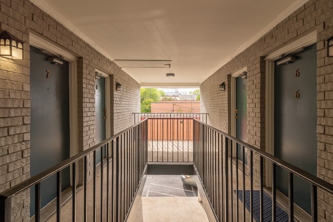 Photo - 1808 Edgehill