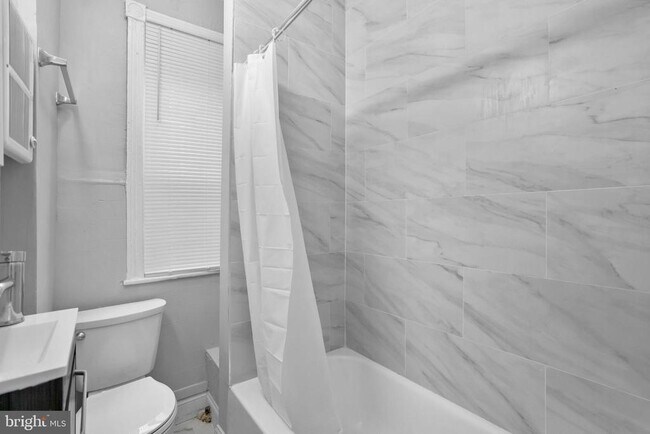 Photo - 3231 Hope St