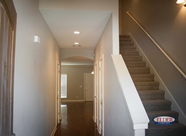 Entry - Avignon Court