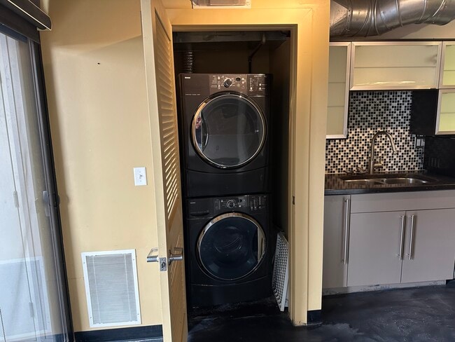 Photo - 328 W 200 S Unit 407