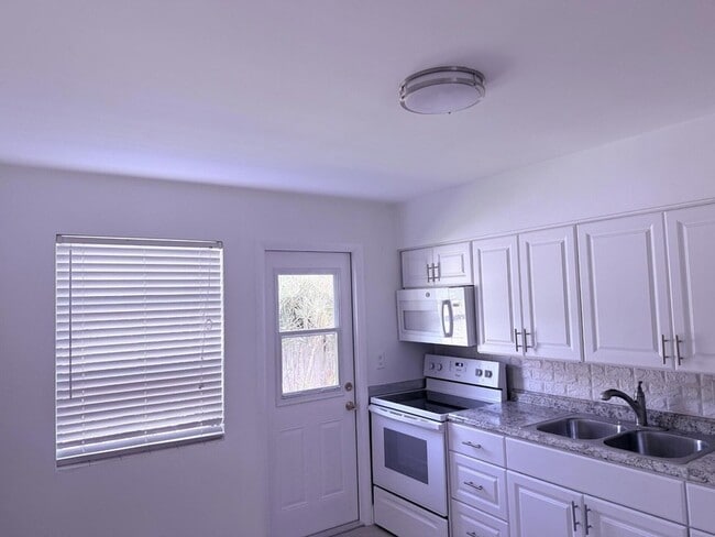 Photo - 626 Prosperity Farms Rd