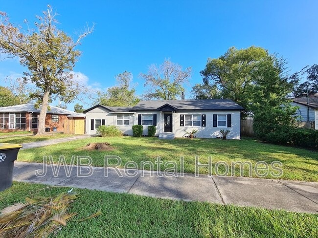 Building Photo - 5149 Astral St