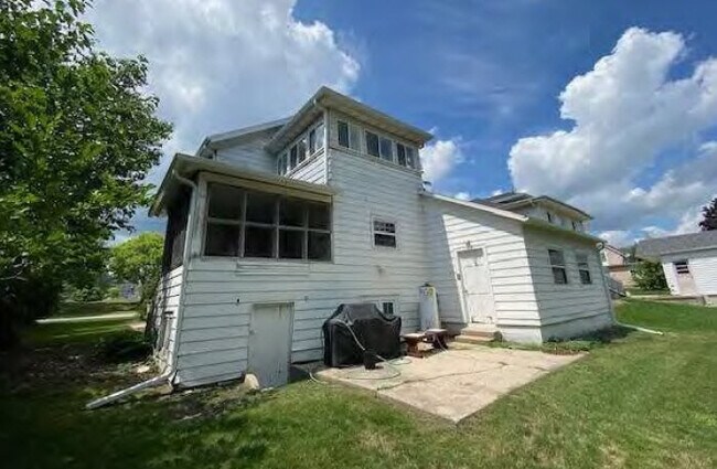 263 N Prairie St