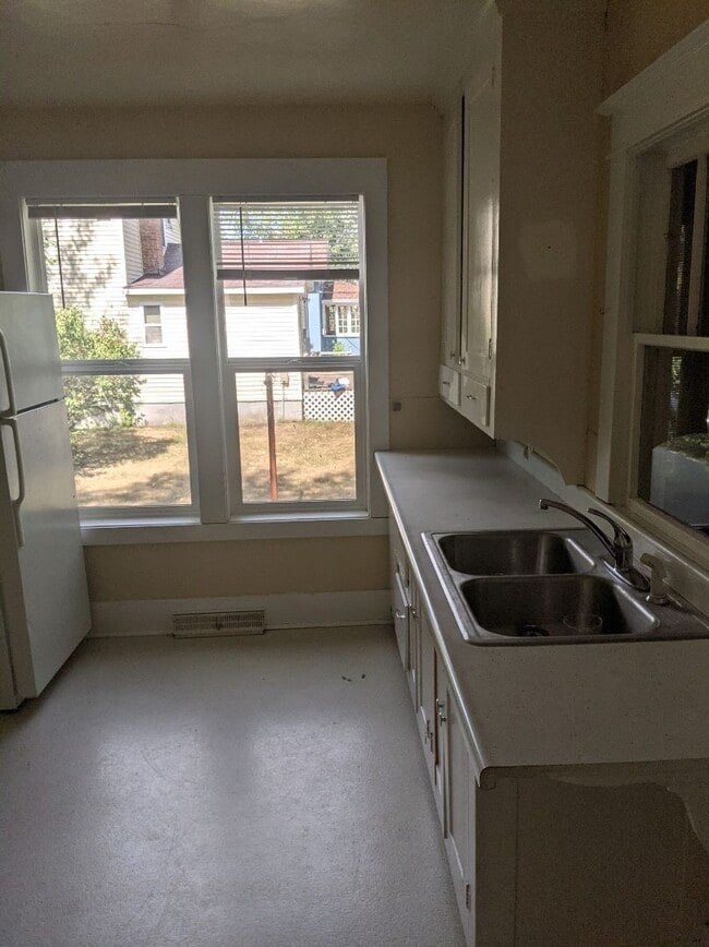 Photo - New Listing! 3+ bedroom/2bath Close to Everything!!