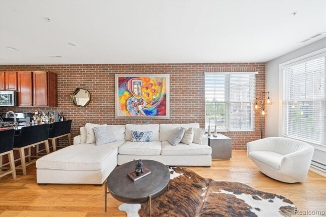 Photo - 537 Lewis St