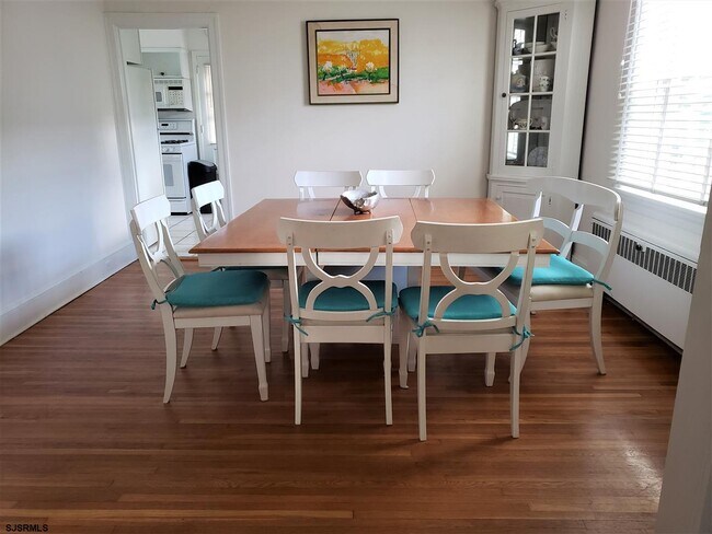 Photo - 8606 Monmouth Ave