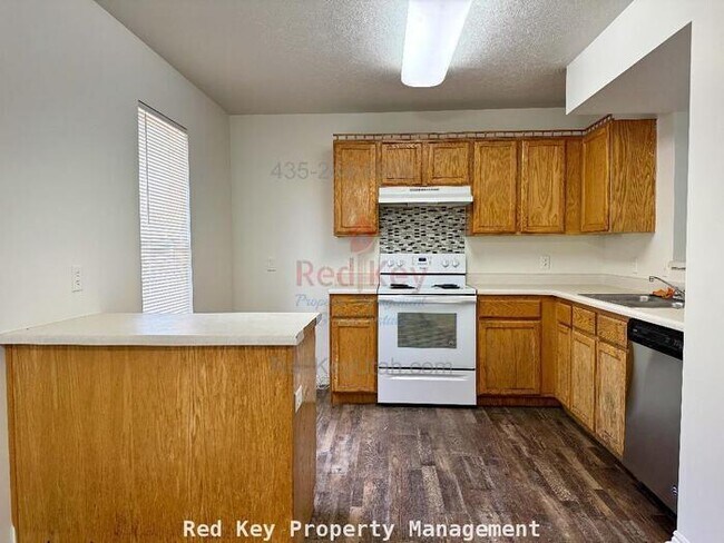 Photo - 410 W Single Family Home