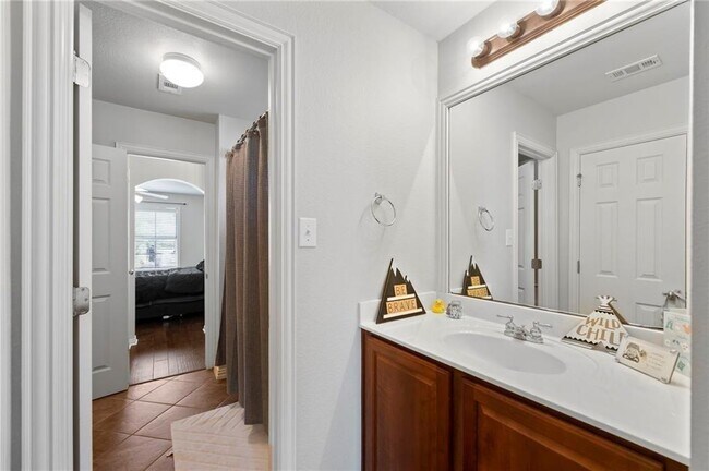 Photo - 2105 Bindon Dr