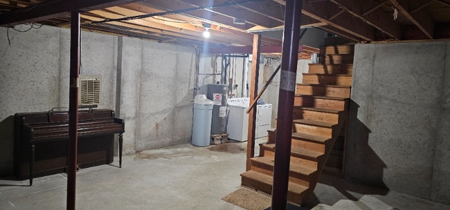 Photo - 200 Frances St