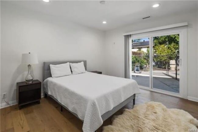 Photo - 22335 Kittridge St