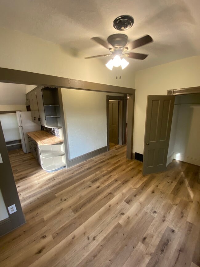 402 S 4th Ave Unit Upper