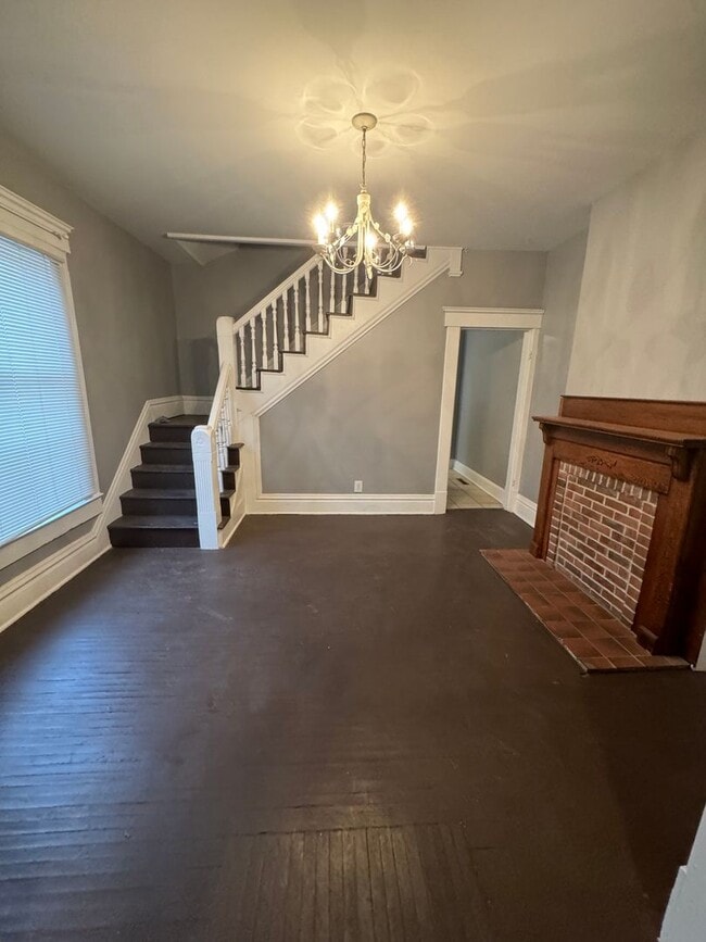 Photo - Alexander Props - Reinhard Unit 451