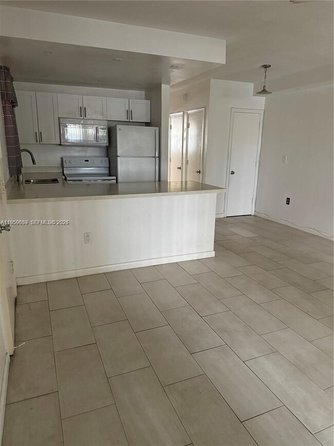 Photo - 285 NE 191st St Unidad 2907