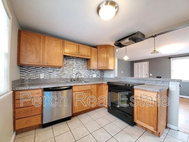 Photo - 2431 Grove St