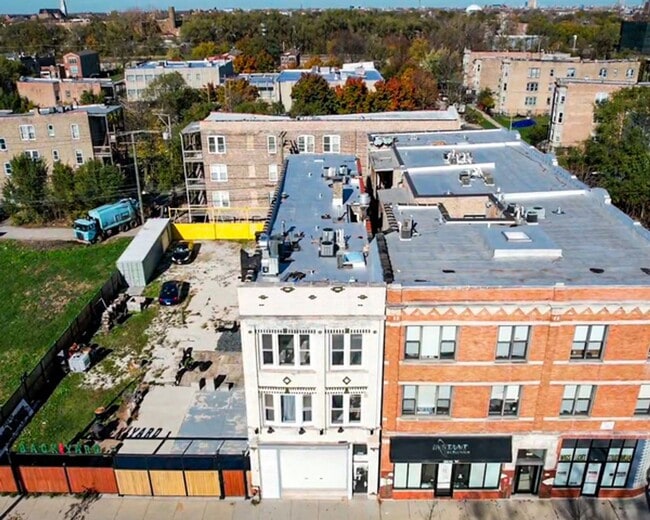 Building Photo - Top floor 2 bed 1 bath apartment Unit 3R