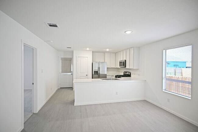 Photo - 227 Zyra Ave