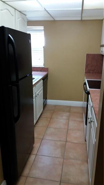 Building Photo - 2947 Riverside Dr Unit 129