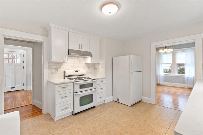 Photo - 76 Lynde Ave