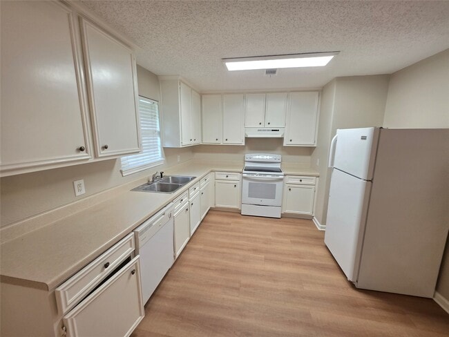 Photo - 18891 Ferne Dr