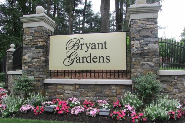 Building Photo - 8 Bryant Crescent Unit 1A Rental