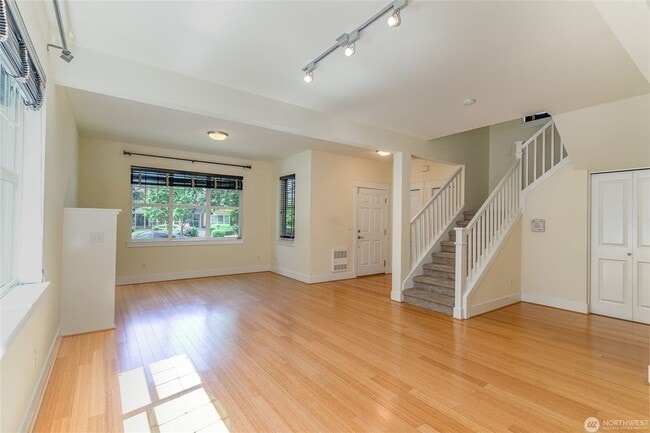 Photo - 2Bd/2.5Ba Issaquah Home