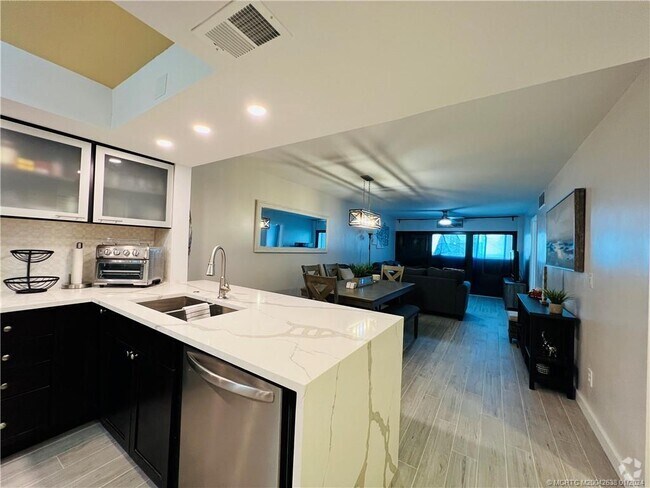 Building Photo - 10102 S Ocean Dr Unit 307A Rental