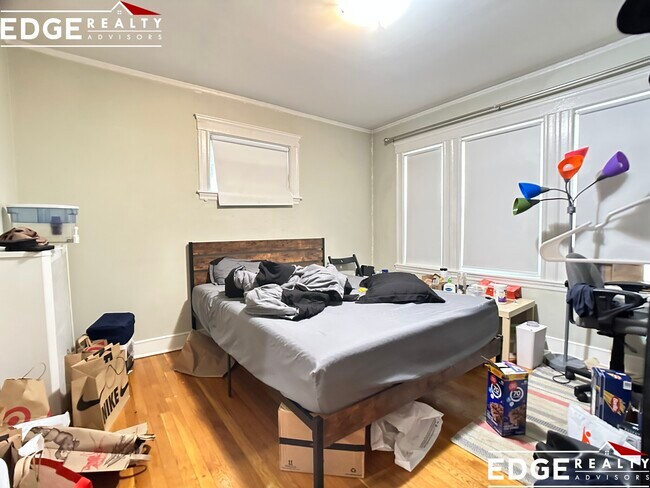 Building Photo - 62 Litchfield St Rental