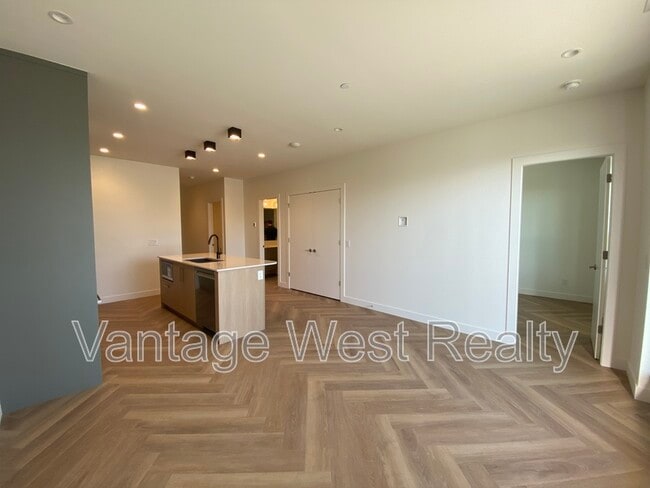 Photo - 3340-3340 Lakeshore Rd