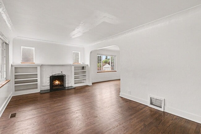 Photo - Available NOW! 3 Bedroom 2 Bath Beautiful Home in Denver!