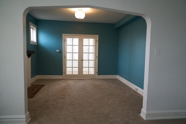 4909 Lansdowne Ave Unit 3E