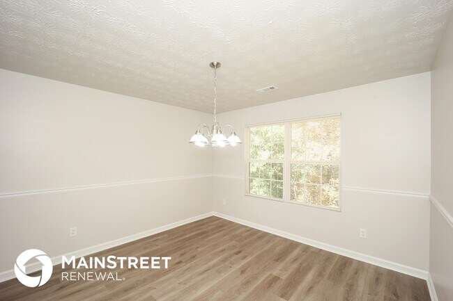 Photo - 1479 Steam Engine Way NE