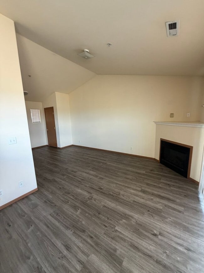 Building Photo - 6405 Chapel Hill Blvd Unit J102