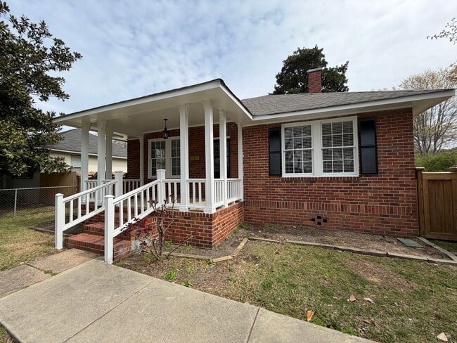 Building Photo - Cozy 2/1 Brick House in Celanese- $1,250