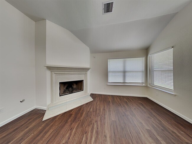 Photo - 232 Country Crossing Cir