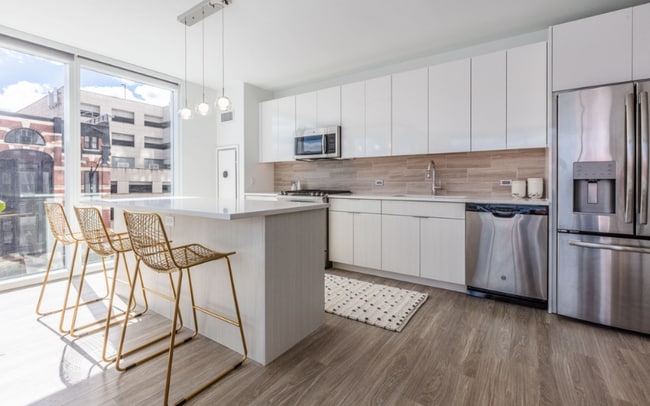 Photo - 2359 N Lincoln Ave Unit 1305