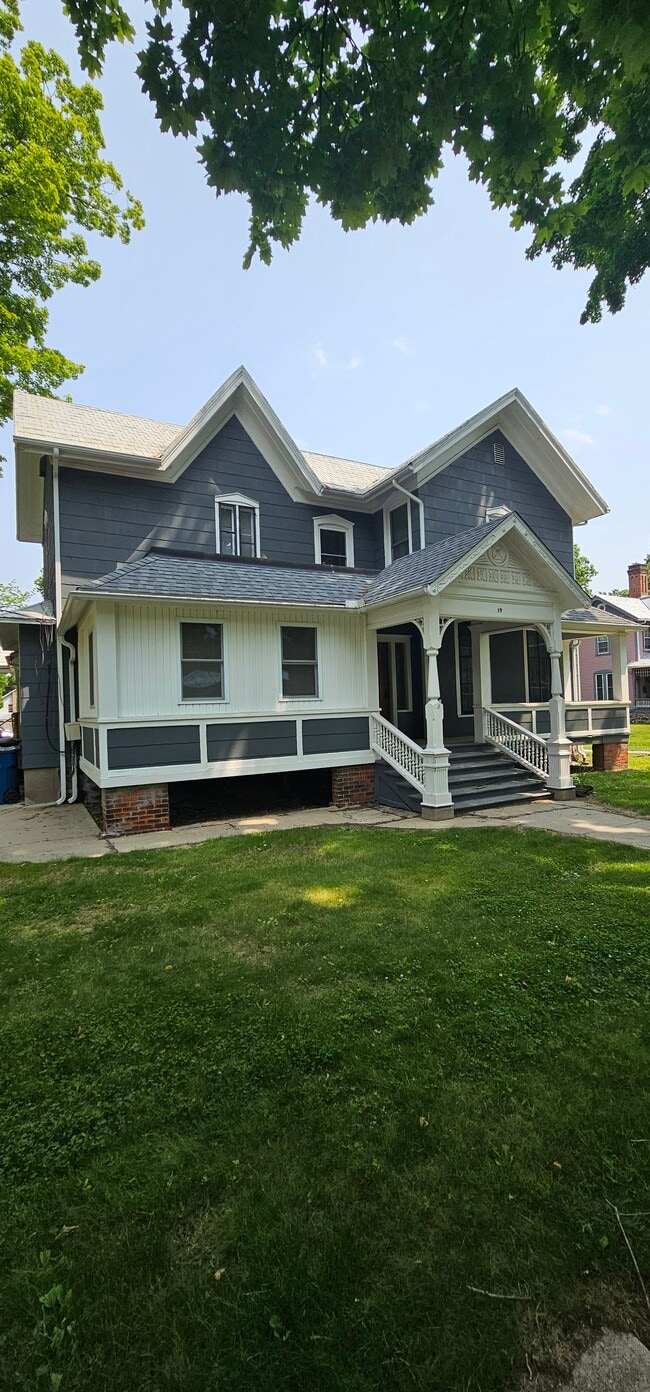 19 E Pierce St Unit 4