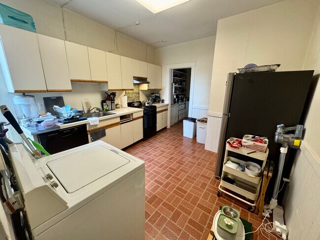 Photo - 106 Strathmore Rd Unit 3