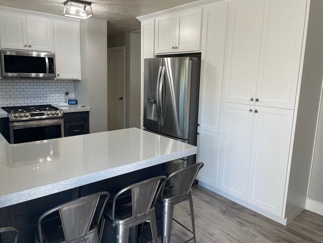 Photo - 1011 W 600 S