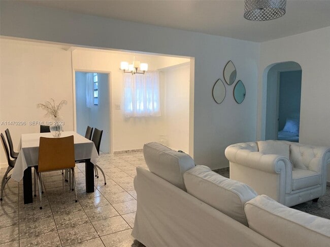 Photo - 2131 Arthur St