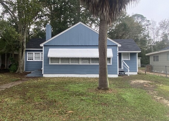 Building Photo - 154 Dobbs Ave